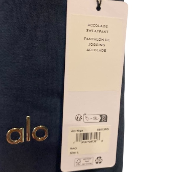 NWT Alo Yoga accolade sweatpants NAVY Size L - Picture 4 of 4